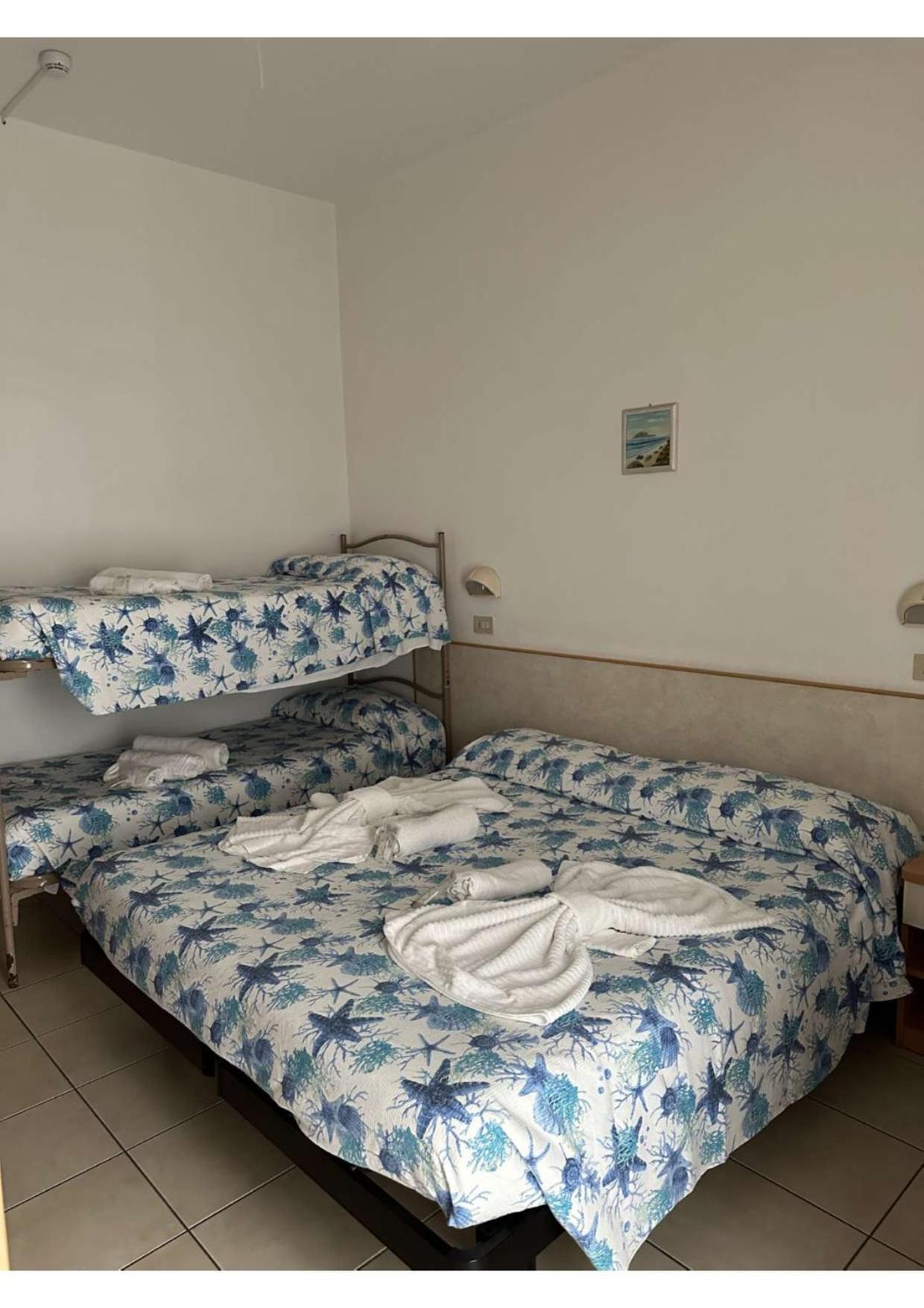 Hotel Vienna Rivazzurra Rimini Exterior photo